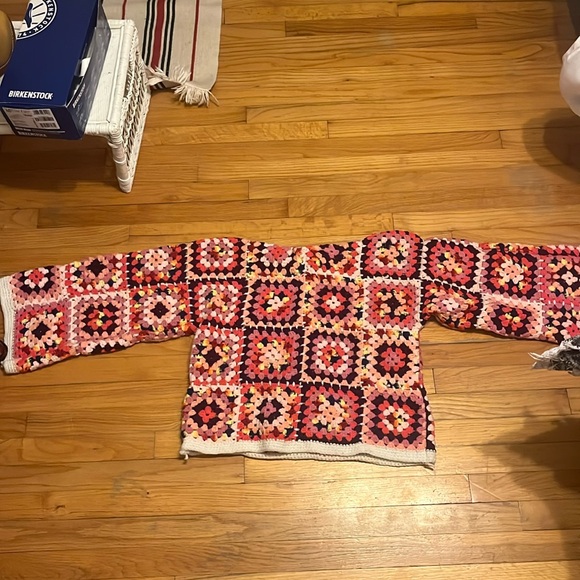 Gorgeous handmade bell sleeve grandma square pullover sweater - Picture 6 of 9